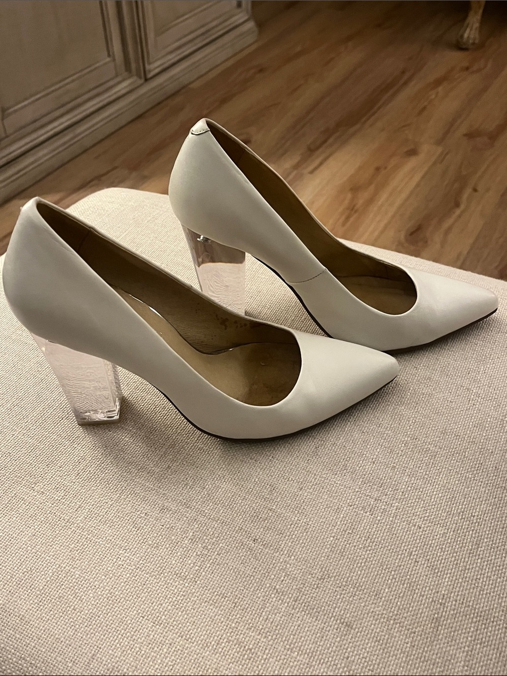 Aldo White Pointed-Toe Leather Heels with lucite heel. Size 8 B - Picture 3 of 6